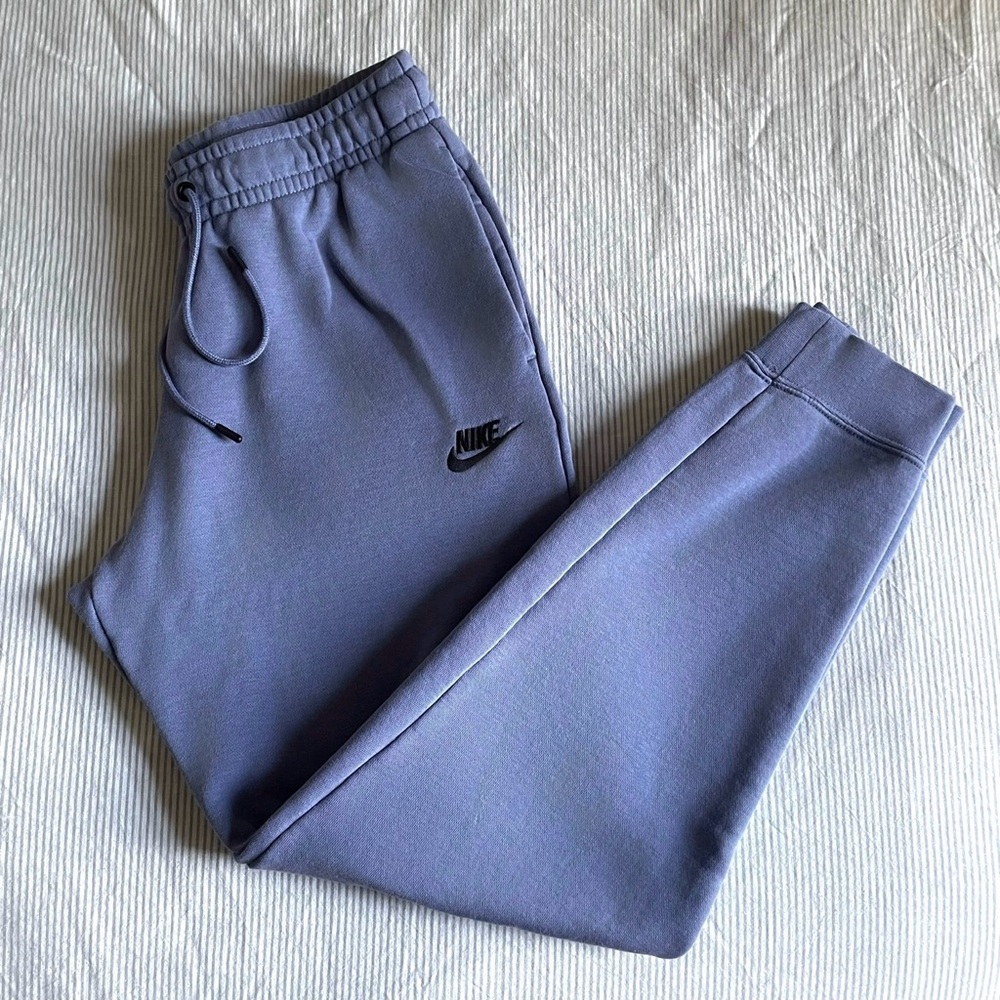 Sportswear Essential Slim Fit Fleece Joggers in Lavender